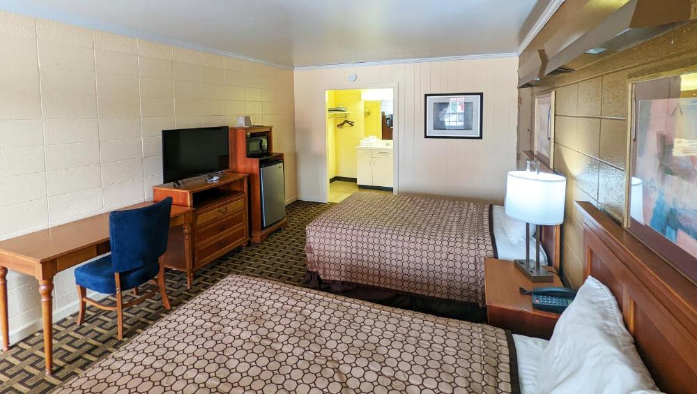 Double Room with Two Double Beds interior